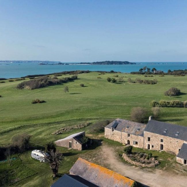 séminaire résidentiel à saint-malo vue du gîte en drone